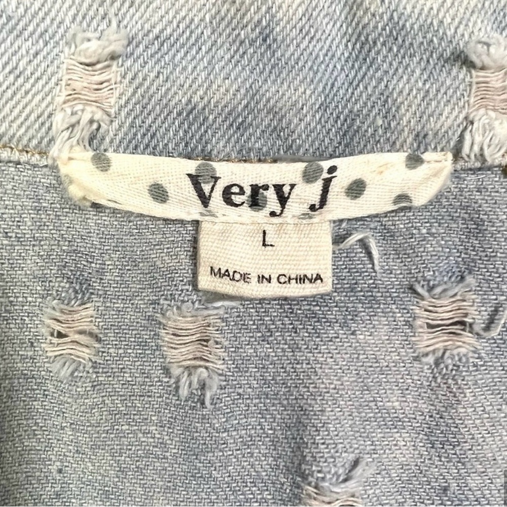 Very J distressed high low denim vest - Size: Large - Picture 14 of 16
